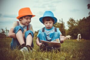Aquestes dates són un moment ideal per fomentar la lectura entre els més petits i ajudar-los a despertar un nou interès per les disciplines STEAM