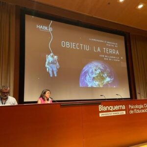 La formació, que certificarà el nivell B2, es fa en col·laboració amb la Universitat Blanquerna i la Federació d'Escoles Cristianes de Catalunya.