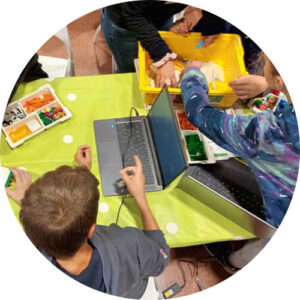 Les botigues Abacus de Lleida, Tarragona, Sabadell i Sants van acollir aquests cursos durant el Mes de les STEM.
