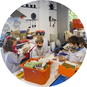 Habilis visita l'escola FEDAC de Sant Andreu per veure com implementen aquesta eina educativa pionera.